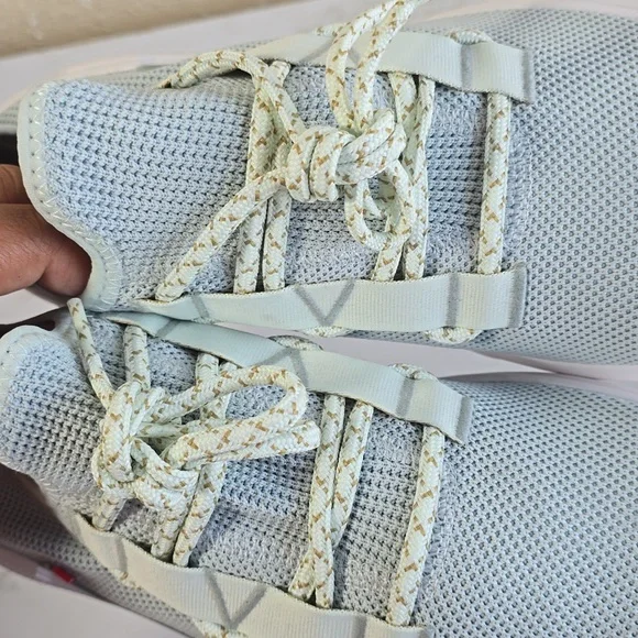 On Cloud Cloudeasy Light Gray Athletic Sneakers - Picture 5 of 14